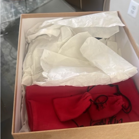 New never worn LV sandals - Picture 7 of 8